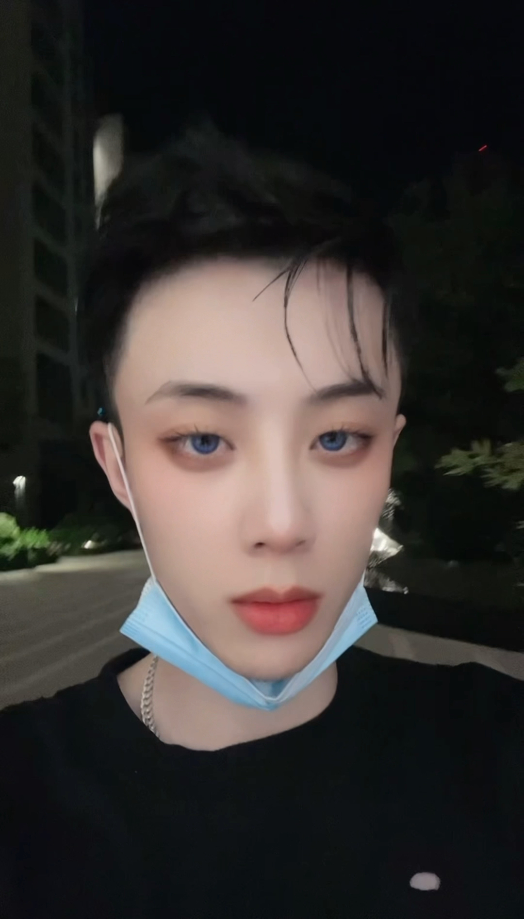玩玩蓝眼特效哈哈哈