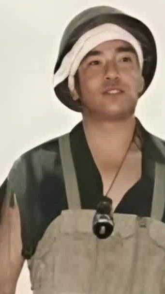 孤胆英雄岩龙：一人压制一个连，3小时击杀56人，牺牲时年仅19岁！