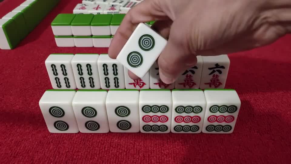麻将：杠开十八罗汉太精神，小伙一气呵成自摸胡牌，吓坏了牌友