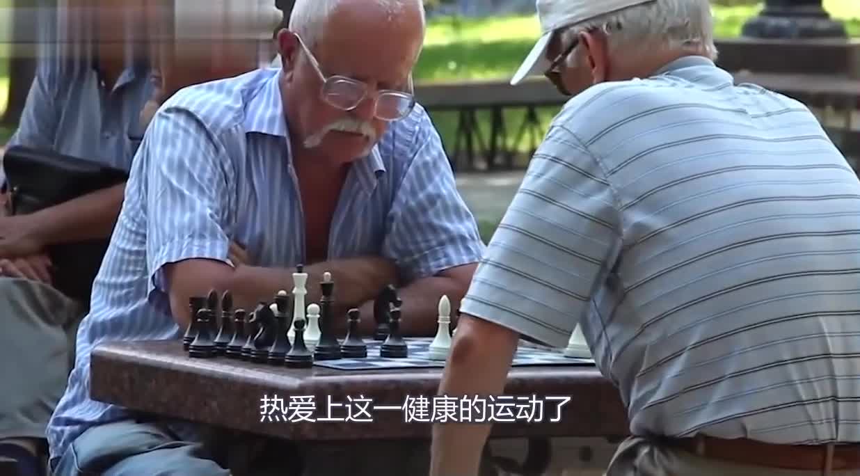 中国象棋在法国越来越流行，听听法国人怎么评价中国象棋