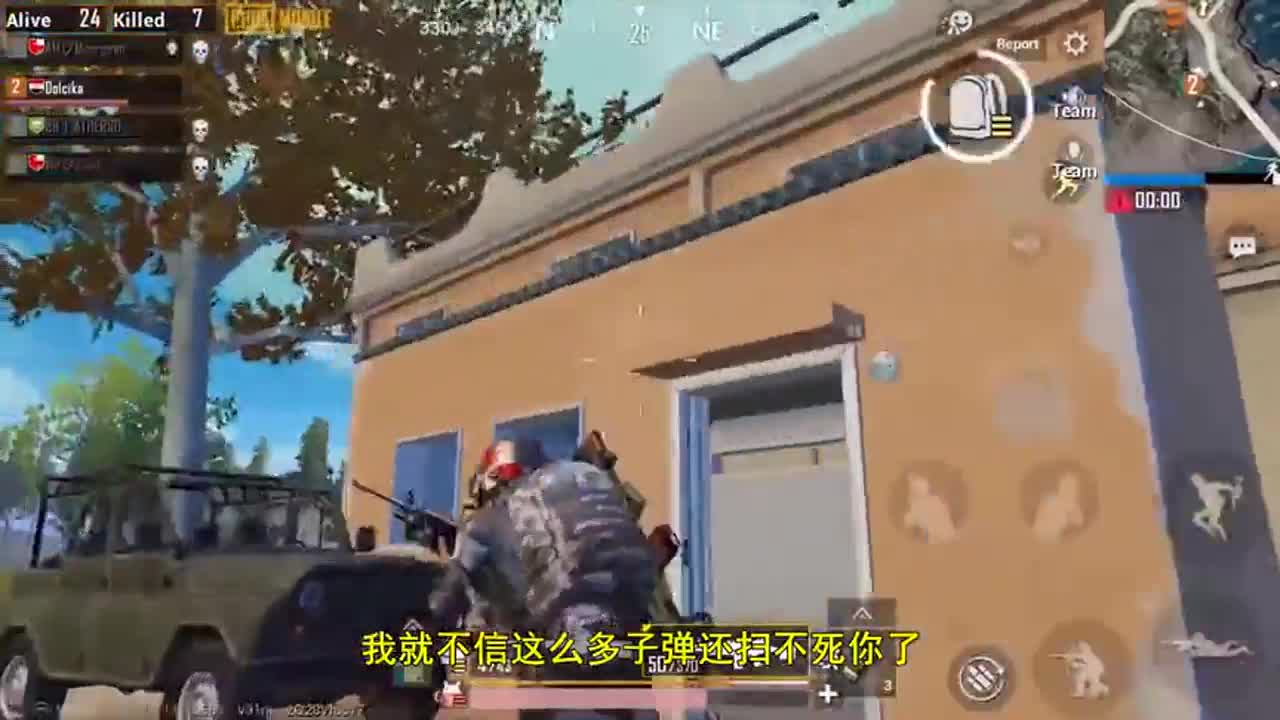 刺激战场：100颗子弹守楼梯，大菠萝12杀，来100人也不怕！