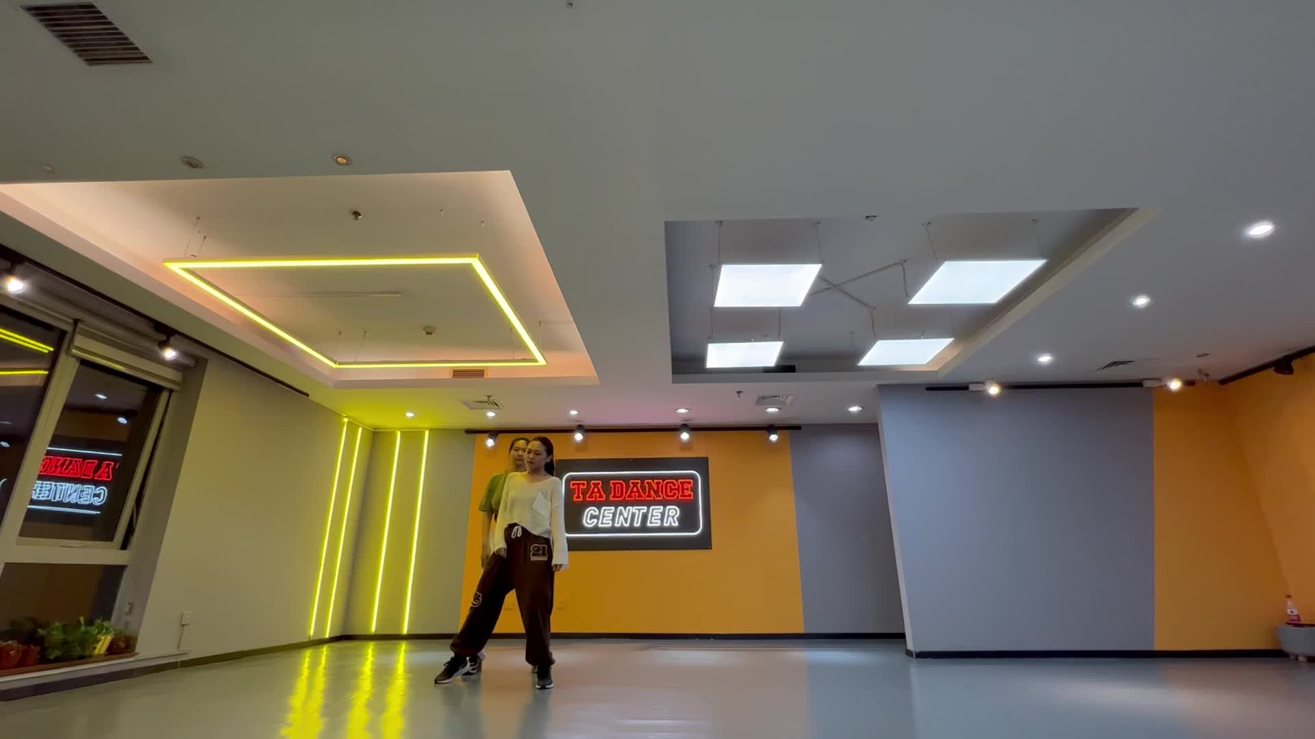 后面放炮了哈哈