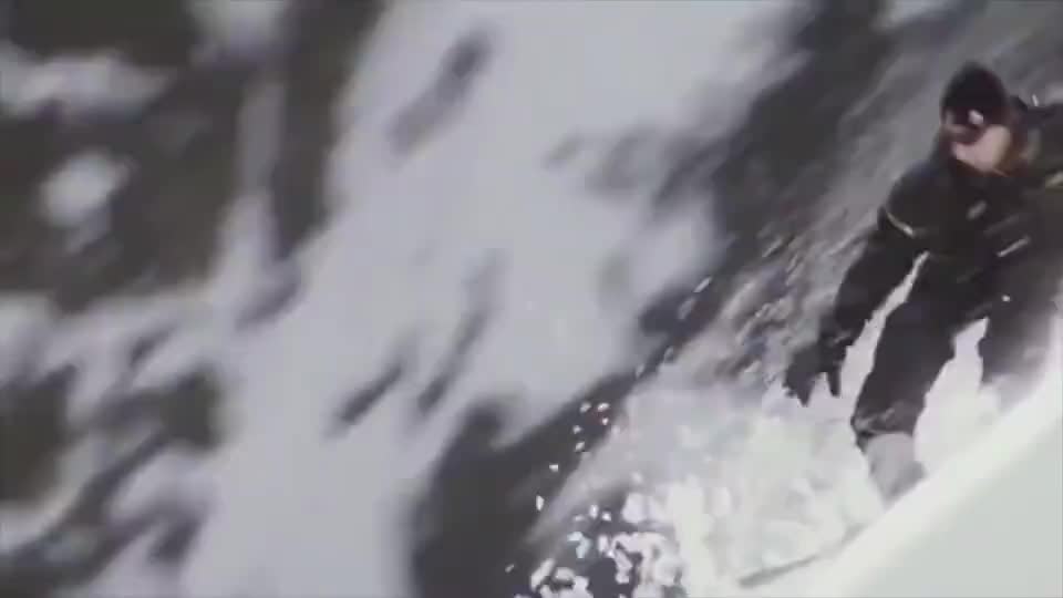 跟雪崩比速度，玩大了
