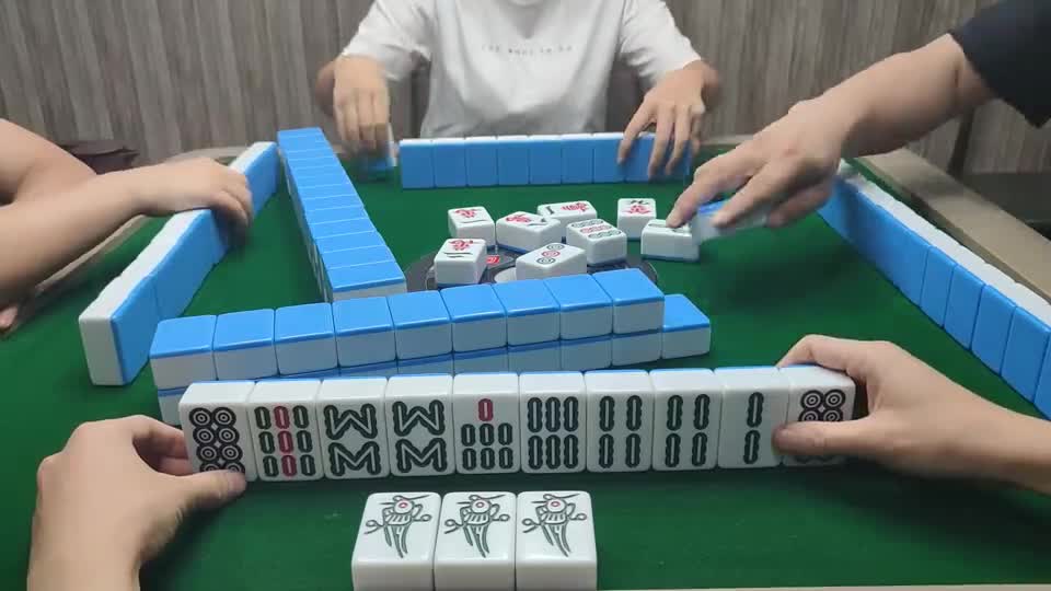 两家都是杠上花跑了，大牌到最后也没有胡牌#麻将  #麻将技巧  #四川麻将