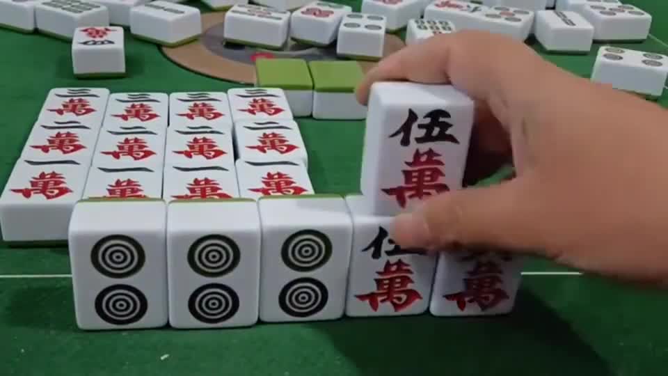 你以为这把牌杠了那么多就能胡大牌吗？人算不如天算呀