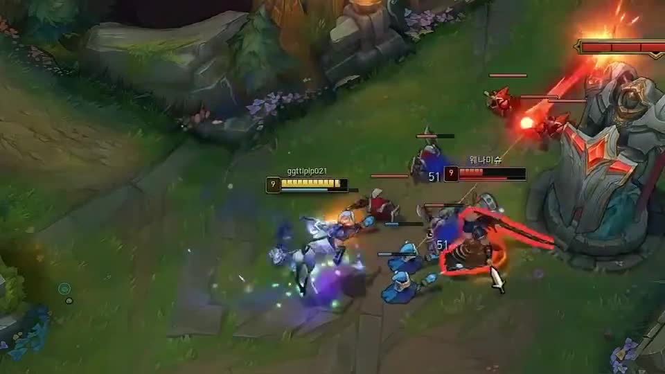 Theshy中单莉莉娅越塔戏耍蛮子！防御塔：你礼貌吗？