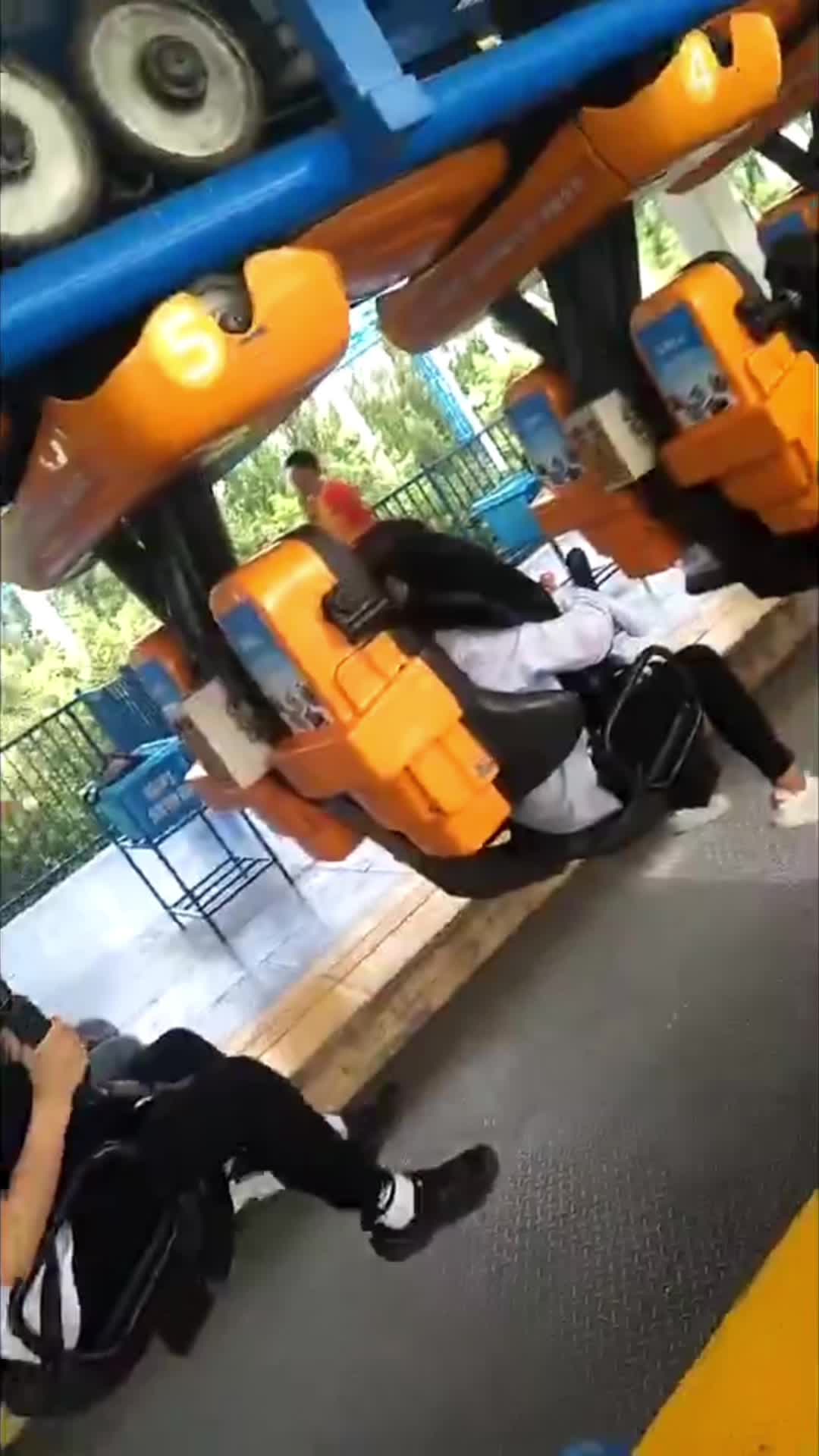 一起出来玩吧，反正也 挣不到钱 #出来玩呀 