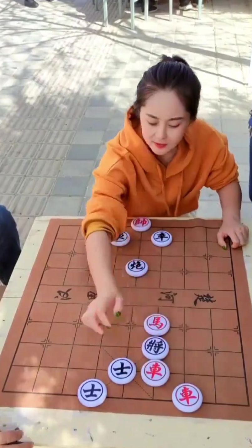 象棋残局 车太多了，送掉一个