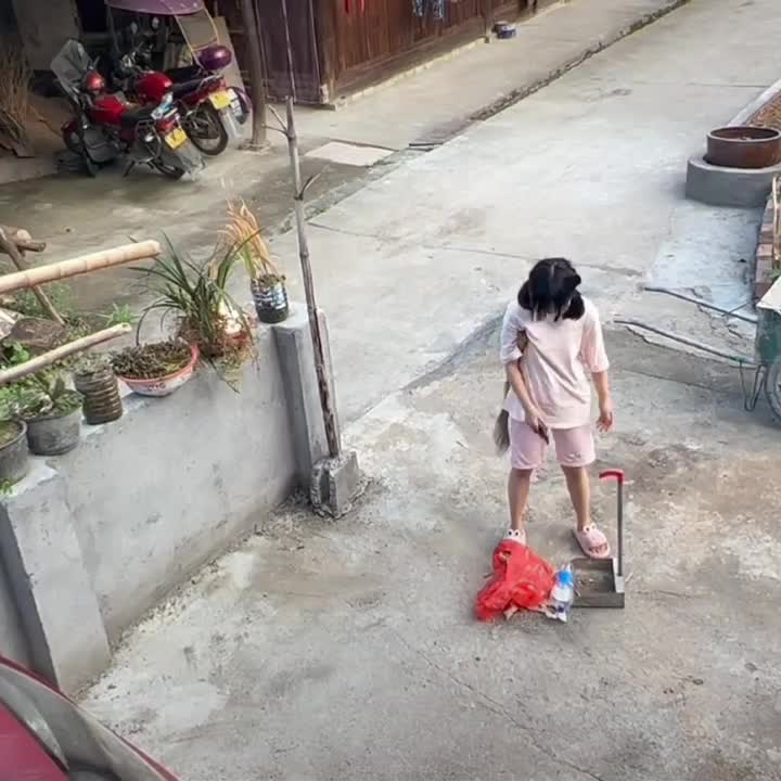 这算是什么操作？手拿扫把找扫把，骑驴找驴吧