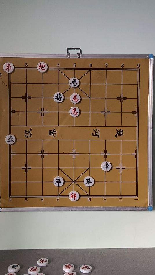 象棋残局双马饮泉的变形棋局，非常的实用，棋友们可细细的研究