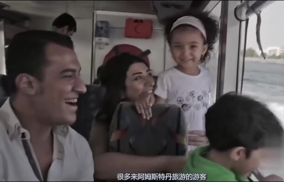 双层大巴还能在水里开？水陆2用，想怎么开就怎么开