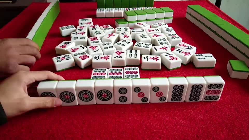 精准自摸卡二饼，小伙细节操作拿下清一色