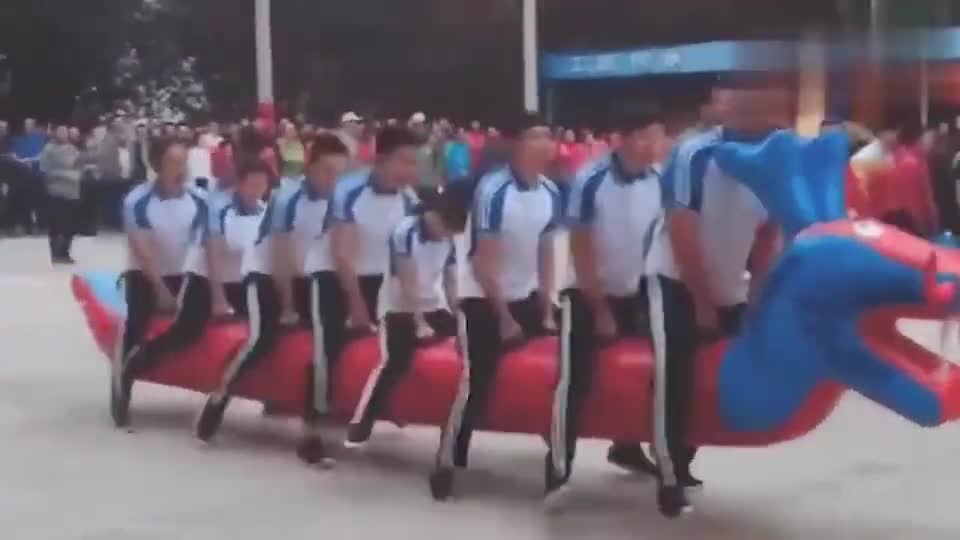 只要队友够强，我想拖队友的后腿都拖不了，这完全不需要我