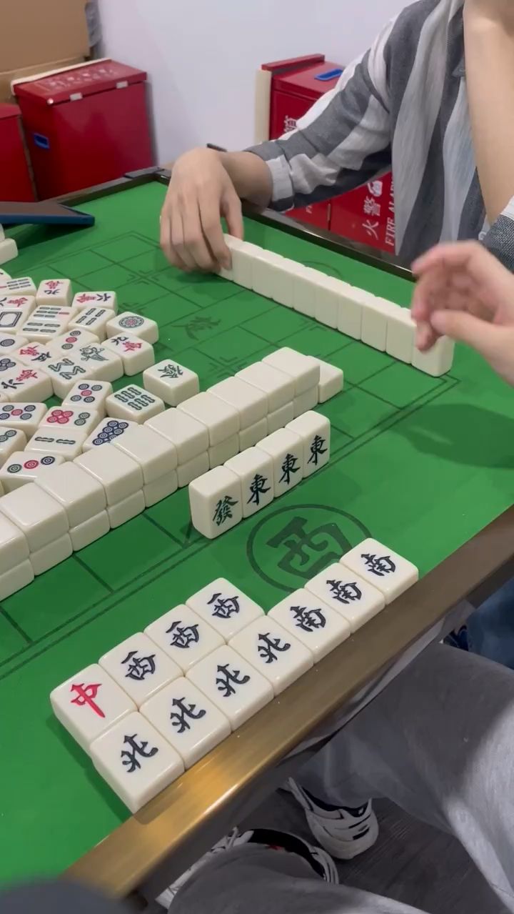 人生如戏，全靠牌技