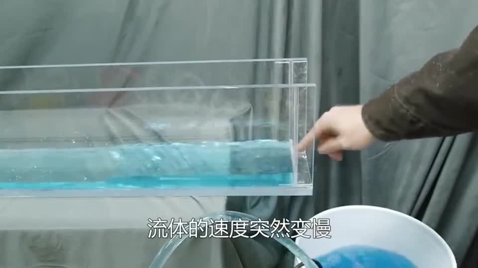 在河流中强行建座水坝会怎样用模块模拟，有趣的现象发生了