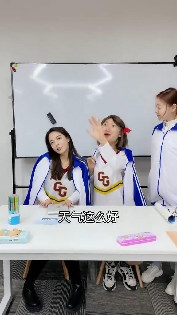 演出服这东西当然是直接焊在身上啊