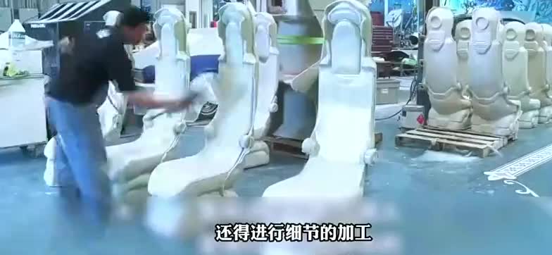 这是我见过最牛的电竞大巴，随时随地可以组团开黑，看完心动了吗