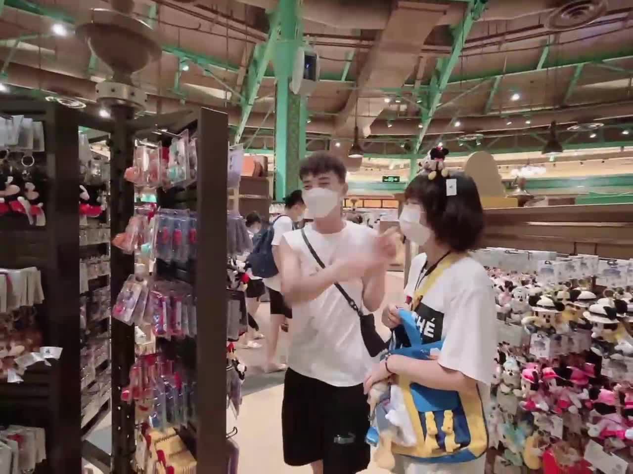 7月的最后一天就要让他快乐结束吧