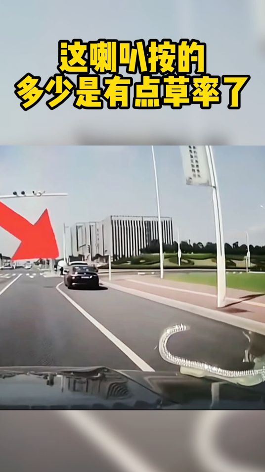 网友：这就是传说中的“皮肤压制”吗？