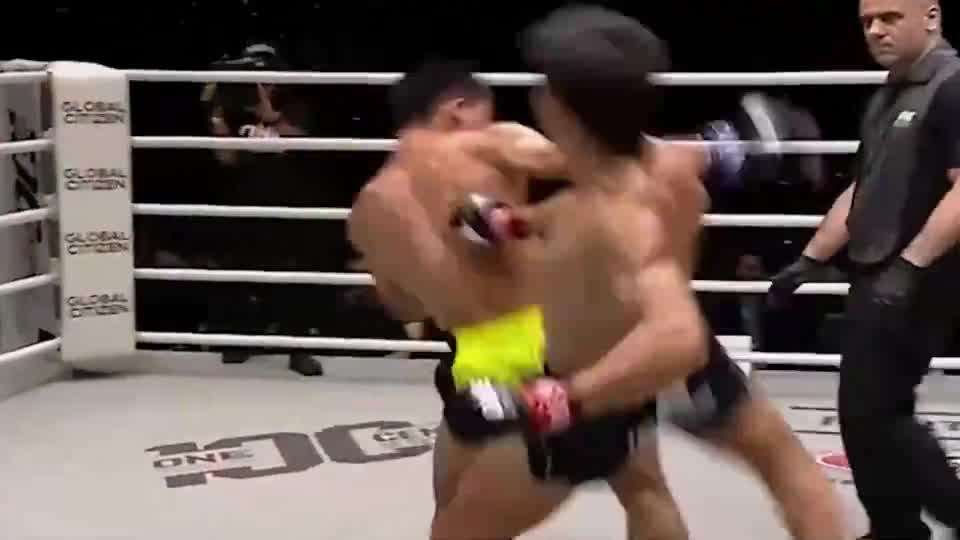 棋逢对手，相视一笑，这是高端局才有的意识和操作