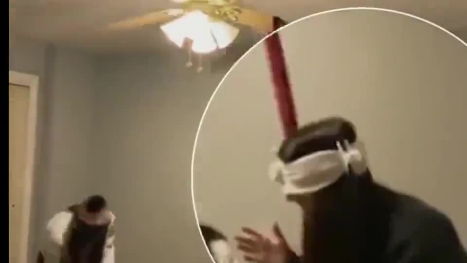 小姐姐你但凡有一次失误，都不至于被砸中！