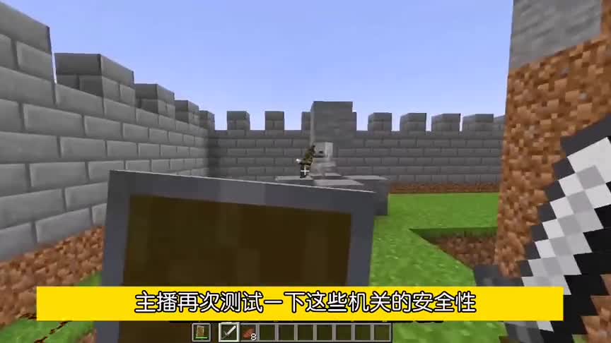 我的世界：为保护小金库，玩家费劲制作机关，结果还是人多管用