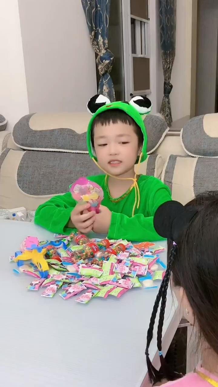 #风起小视频新手计划#自私的弟弟
