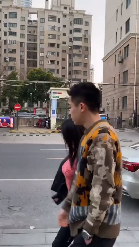 以为是王者，没想到是……兄弟我替你出气