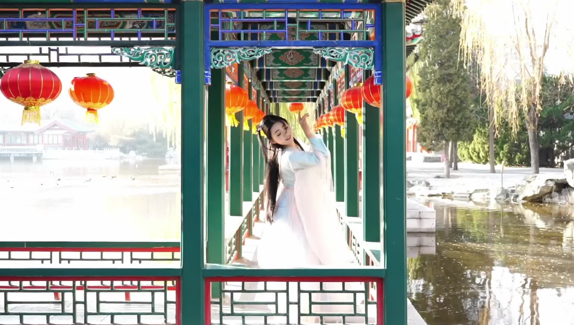 以前稍稍疲倦就回头了，现在觉得千山万水，我单枪匹马好像也可以应付得来