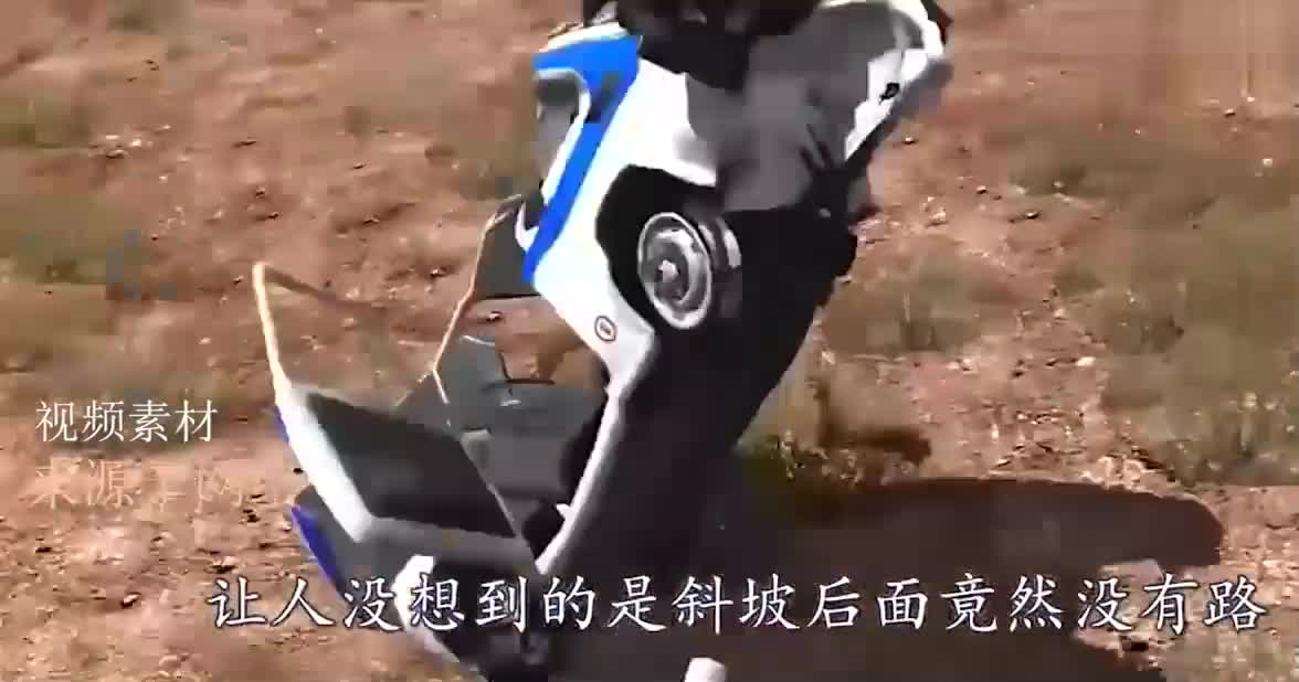 汽车冲上45°斜坡会怎样？老外3D模拟实验，结果那叫一个惨