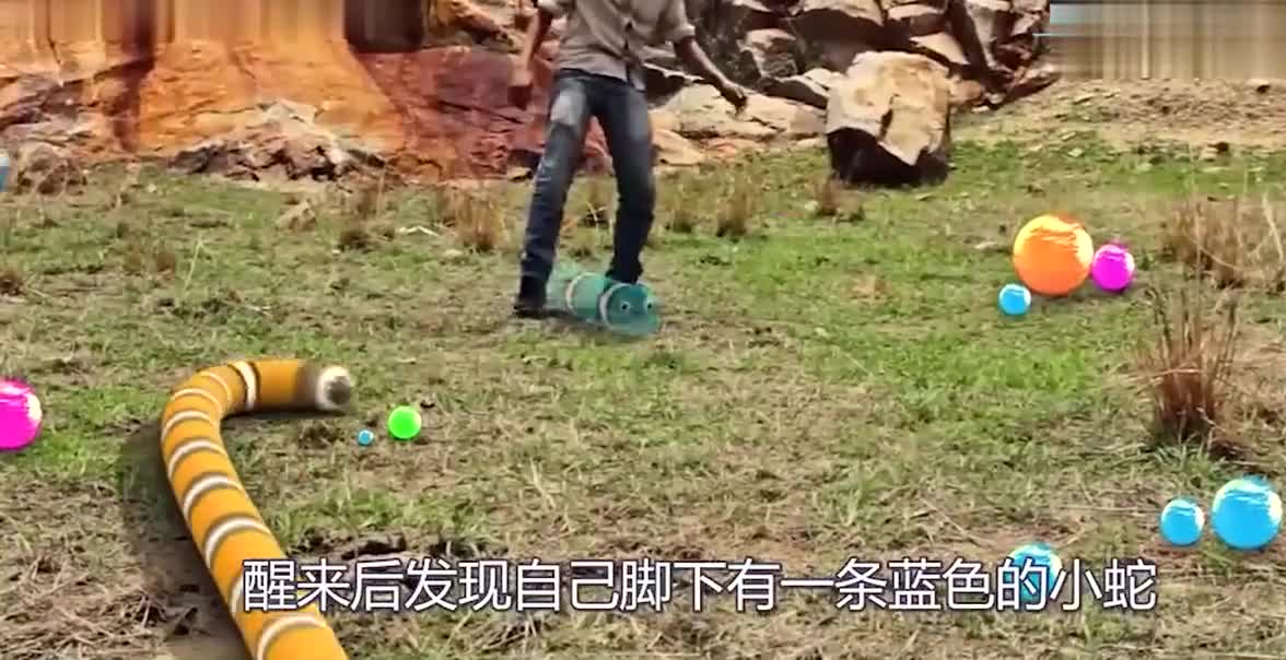 误入贪吃蛇世界怎么办？小伙一波神操作后，成功化作炮灰