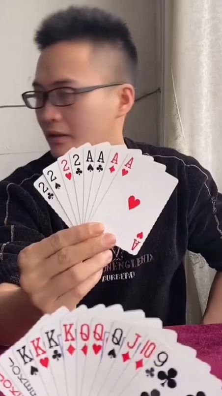 斗地主残局，明显上面的牌好，我该怎么出？