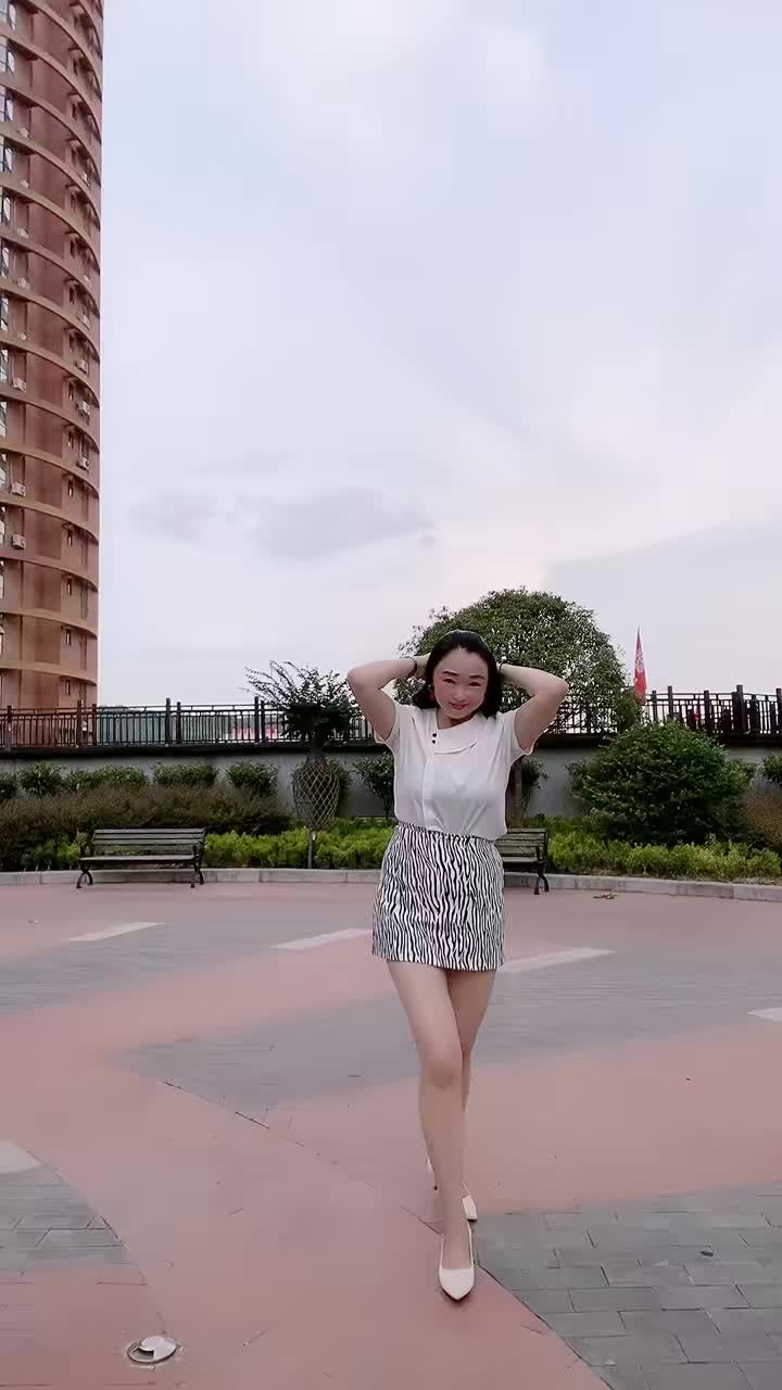 昨天还说我漂亮的……