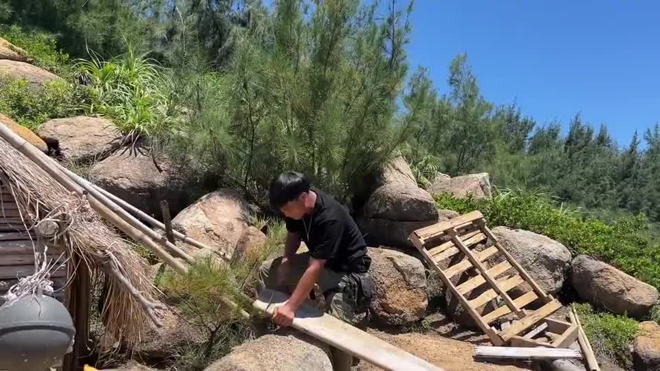 一直说想来荒岛看小伙的,女粉丝,今天终于来了