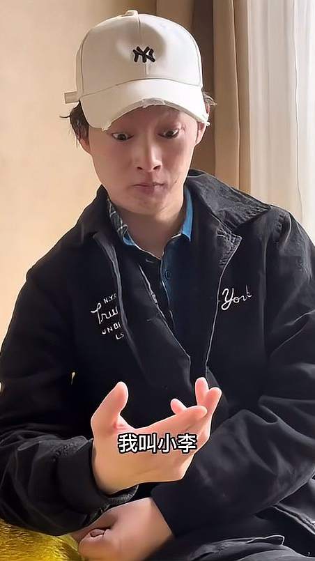猴哥为我表演了个军体拳后，我俩语音聊了很久很久