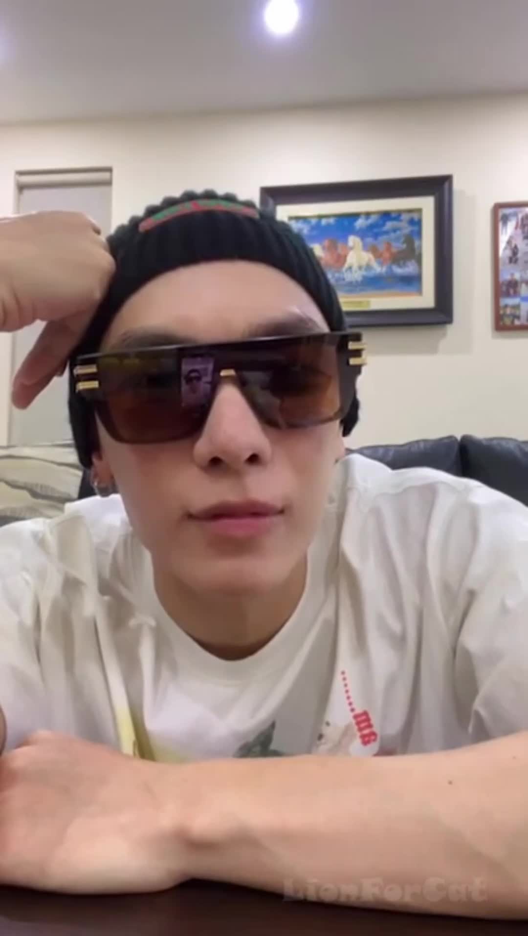 2022.08.14 ig live 【直播中字】（上）汇报眼睛情况+手办拆箱\/\/中翻:  LionForCat