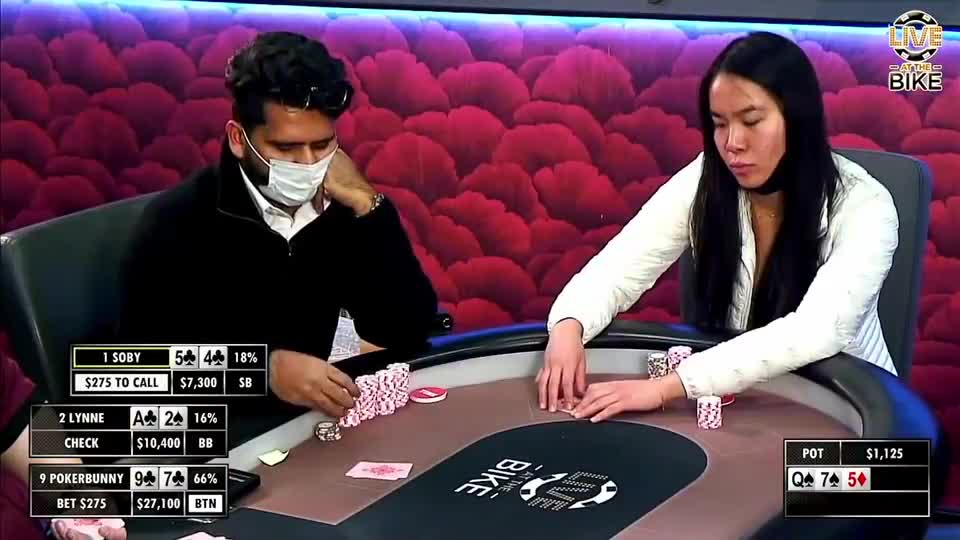 在运气非常不好的情况下扑克女孩bunny还是稳住了情绪表现优异