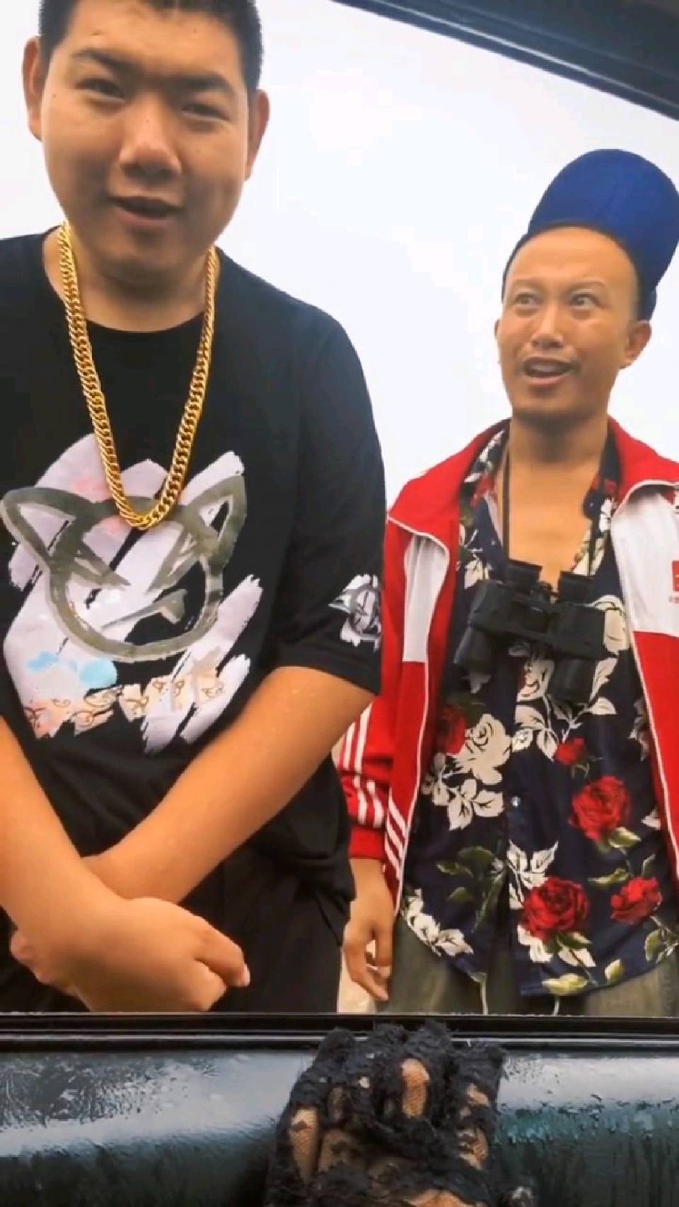 这两位打算明抢了是不？