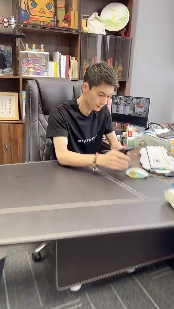 看似扭捏，实则拿捏，又被坑了