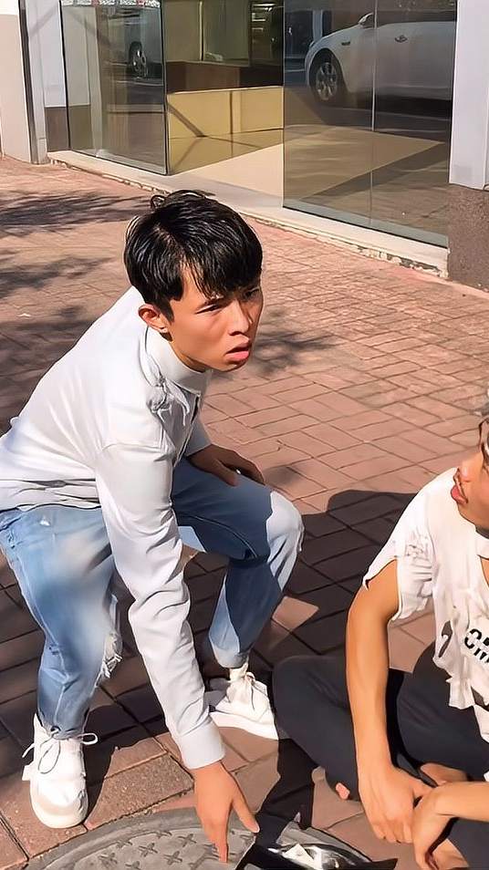 你拿什么跟我拼？