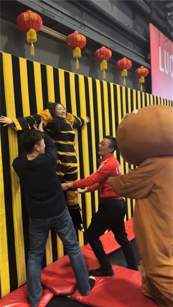 一天不挨打，混身难受，溜达一圈吧