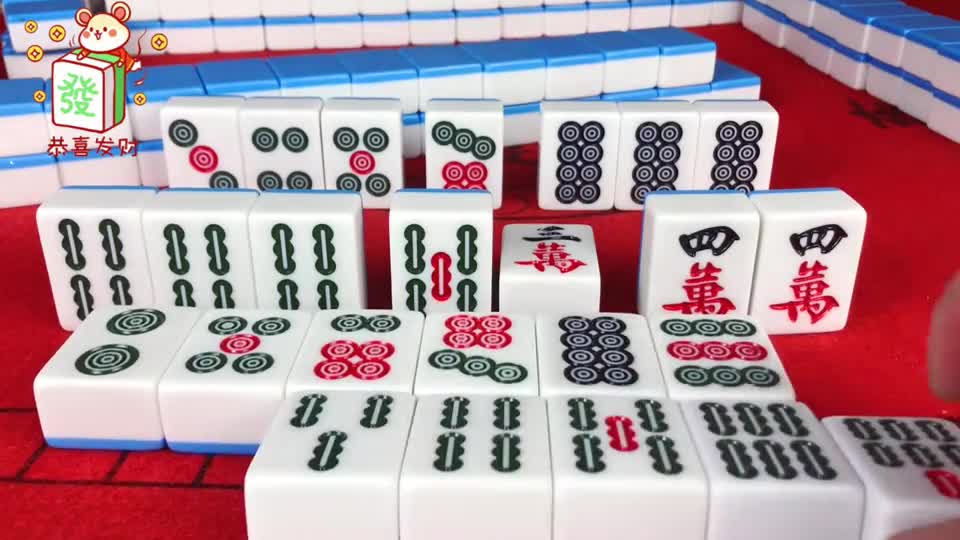 麻将桌上的高手神操作，第一张竟然打出八条，这谁能想到