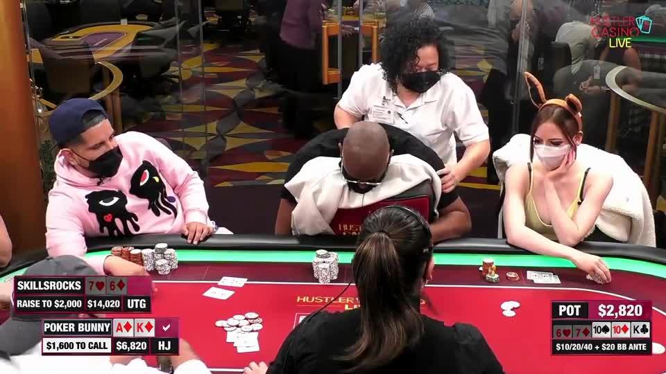 像皮卡丘一样可爱的美貌女牌手击中一手大牌输钱的往往就是大牌