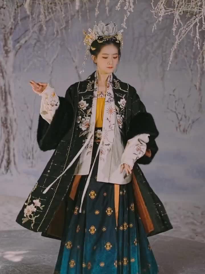 让我想到了棋盘，天地万物，容纳其中，神秘莫测，又仿佛看破所有玄机……