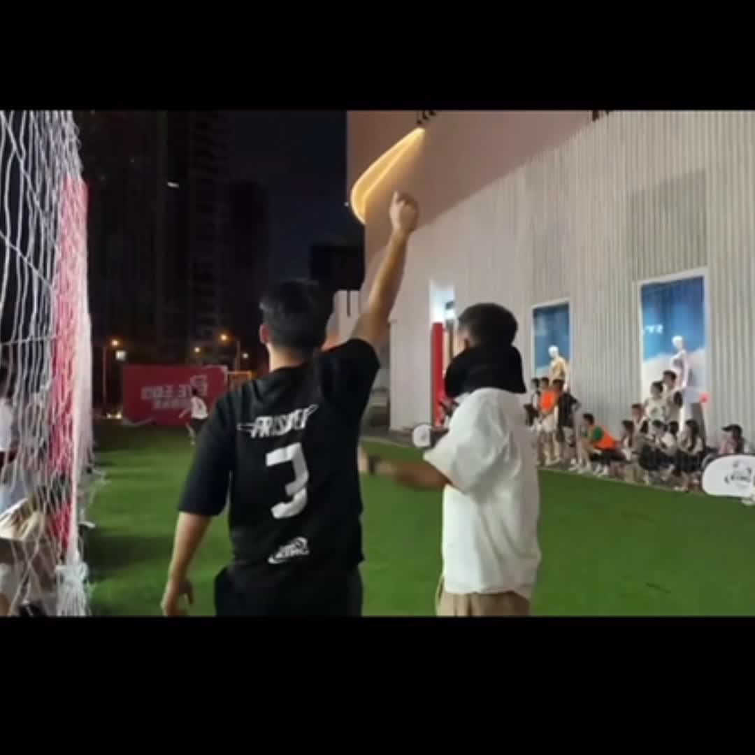 来看朋友飞盘比赛了！看了我都激动了～#飞盘成长记 