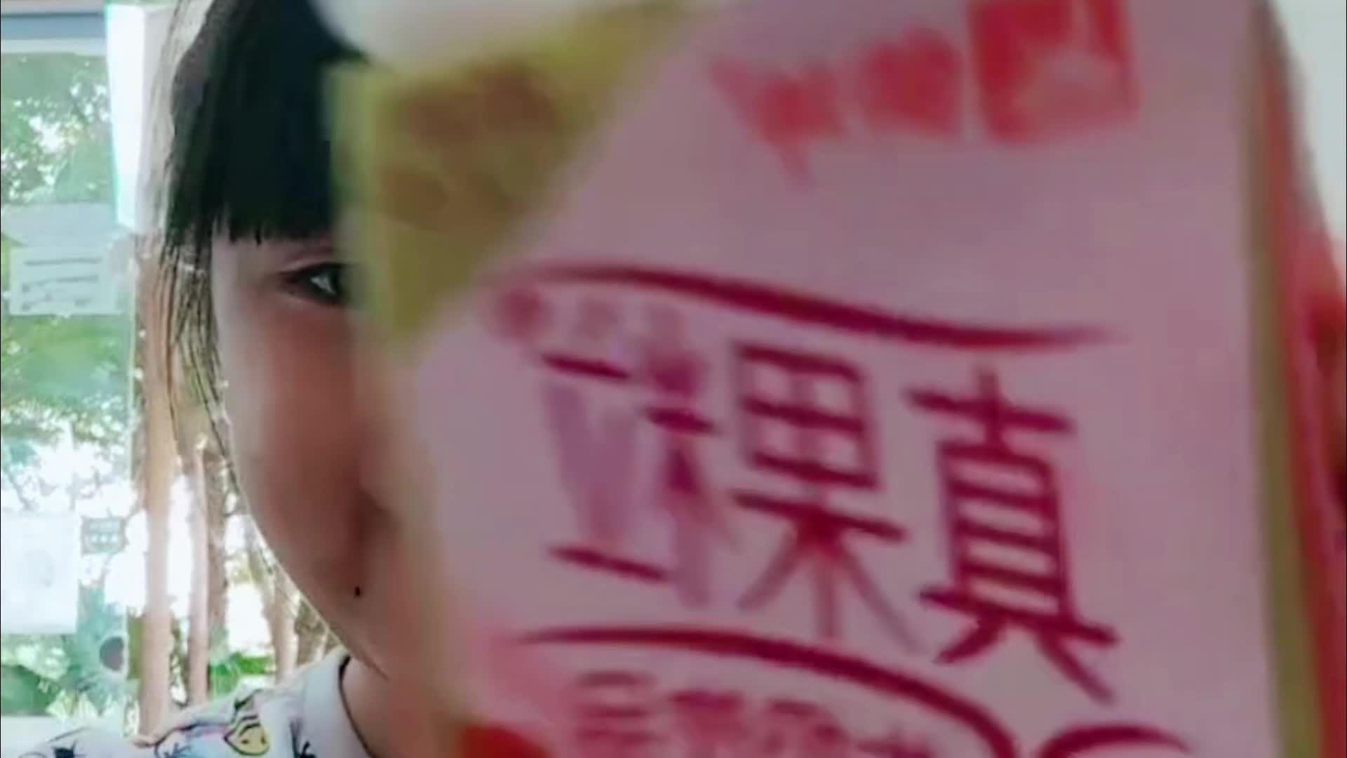 和亲爱的粉丝碰杯接力！