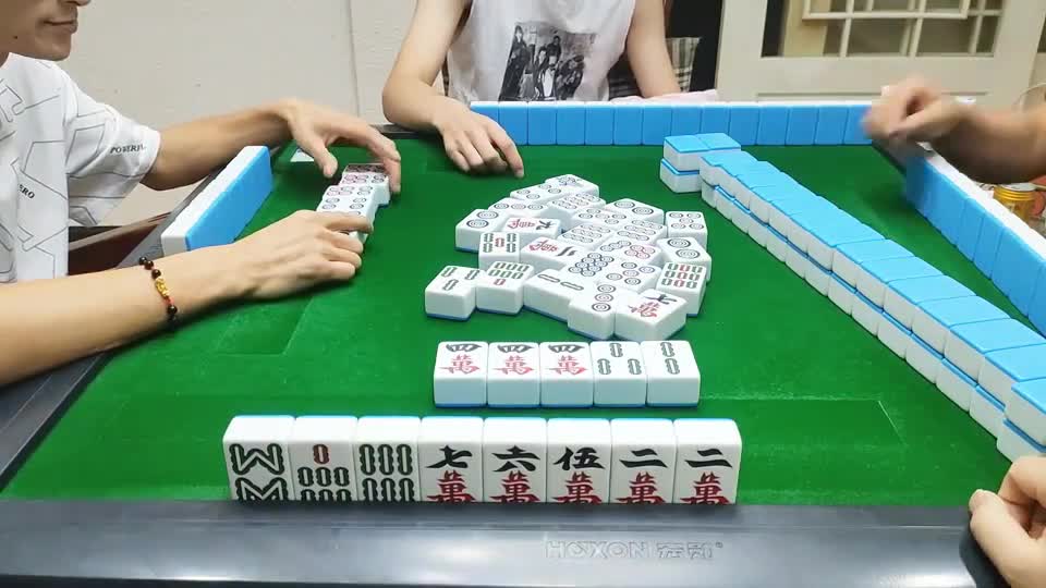 #蓉辉网红茶府 辉哥任性躺牌边七万！结果大跌眼镜！#麻将 #麻将麻将抖起来