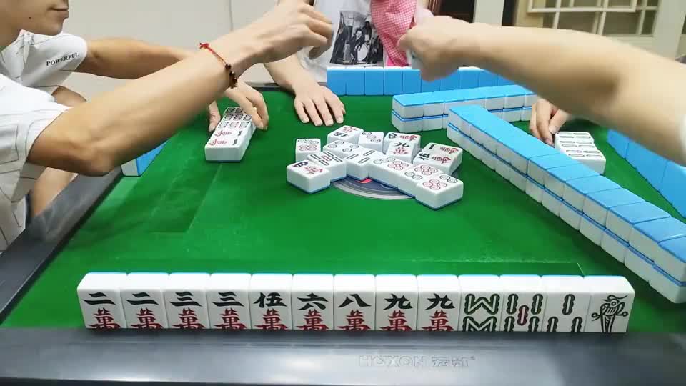 #蓉辉网红茶府 缺一张万子就是极品！别人点炮胡不胡！#麻将 #麻将麻将抖起来