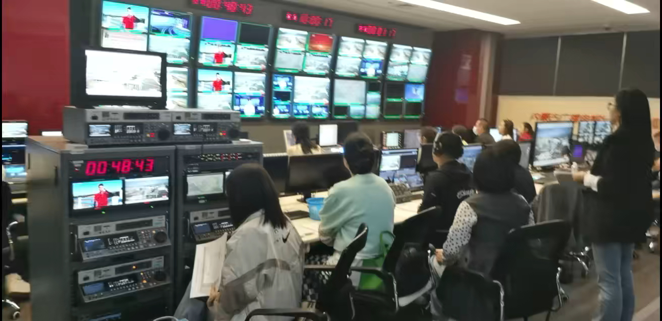 直播….所有人都在捏着汗