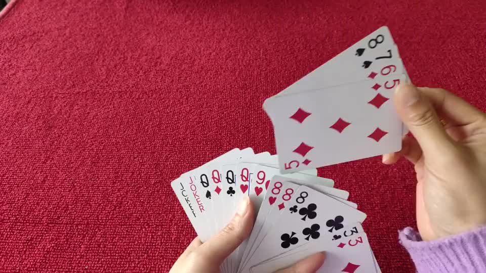 开局完美接牌很顺利，小姐姐配合队友直取胜利，令人拍手称快